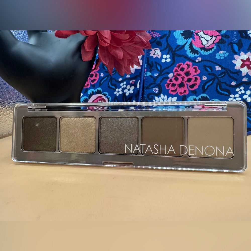 Natasha denona hot taupic eyeshadow palette